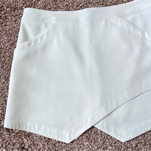 BCBGMAXAZRIA Off White Mini Skirt Asymmetrical Hem Small - Picture 4 of 12